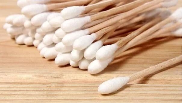 Ear Scoop (with Cotton Tip)