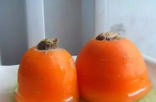 Article Images about Regrow Carrot Tops in Just 1cm of Water